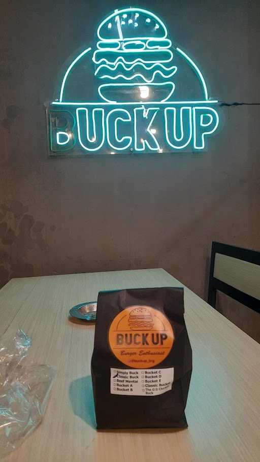 Buck Up, Burger 7