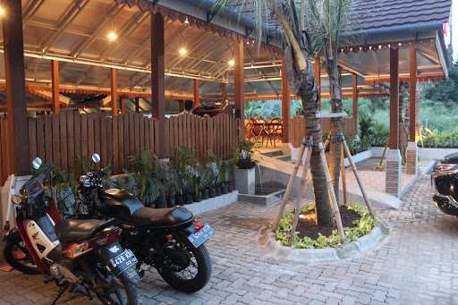 Cibiuk Resto Rawalumbu Bekasi 9