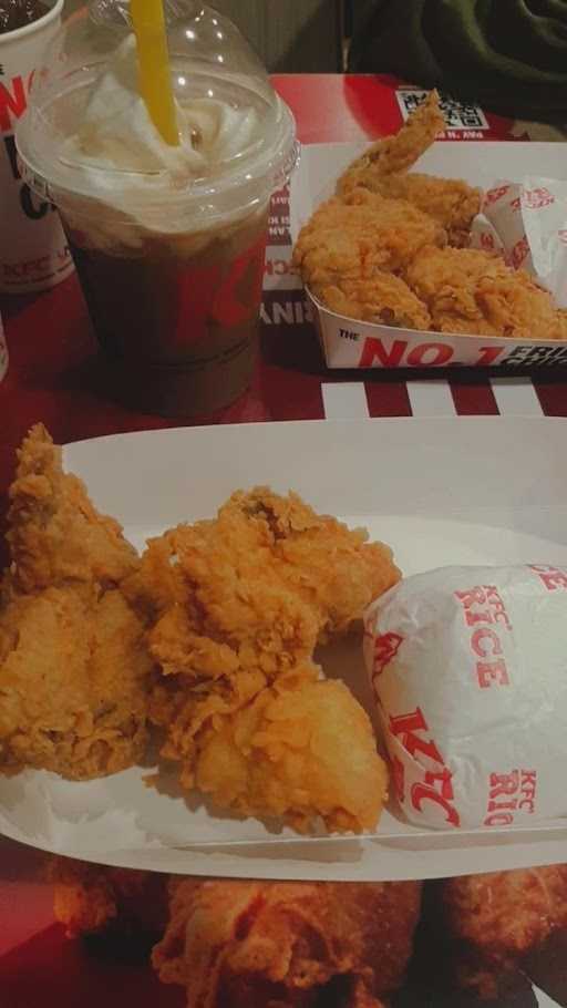 KFC - Carrefour Blue Mall Bekasi 4