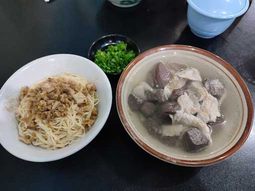 Mie Akong 7