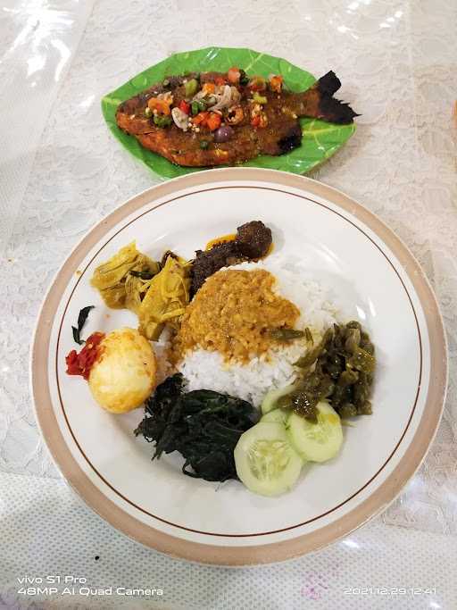 Rumah Makan Bunga Padi Raya 8