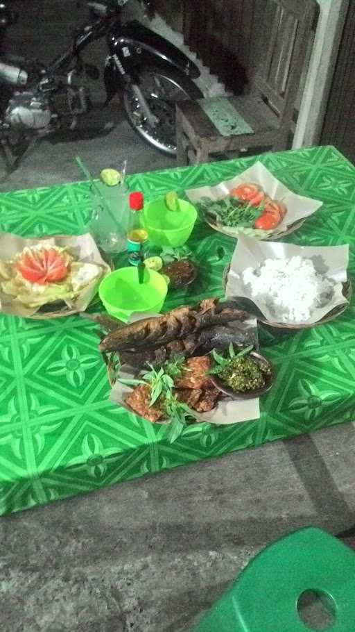 Pecel Lele Sedap Malam Sejahtera 7