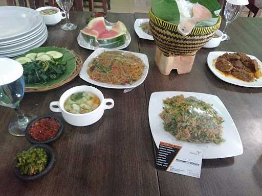 Rumah Makan Lestari 4