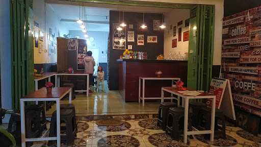 Enr Salon & Cafe 8