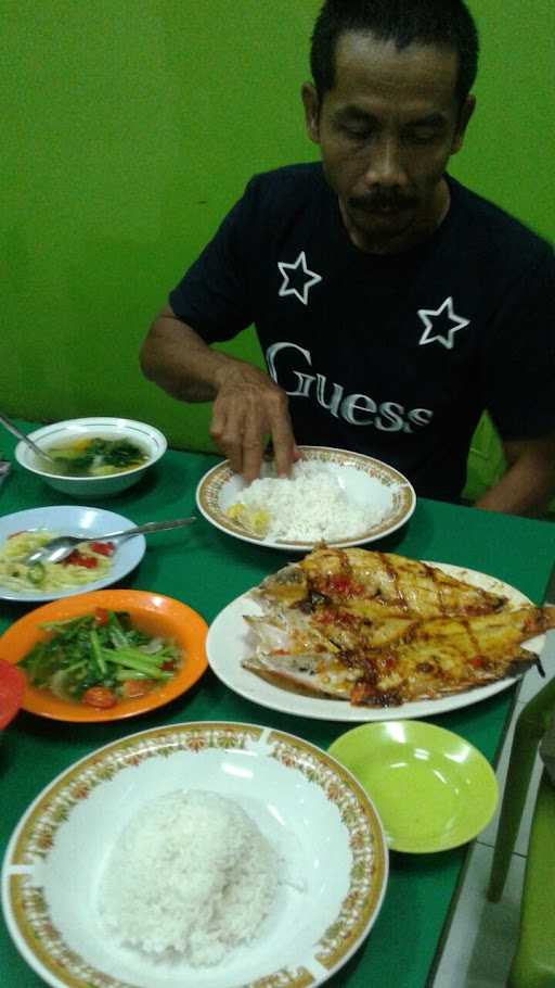 Warung Nasi Ibu Uum 1