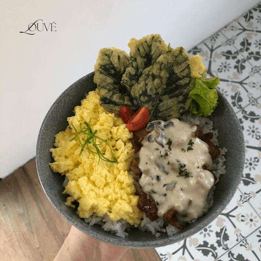 Louve Cafe & Eatery 8