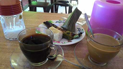 Warong Koffie' S (K'S). Tradisional Kopi, Kue & Makanan + Makanan Khas Sunda 7