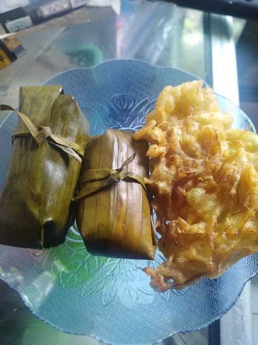 Nasi Uduk Pincuk Daun(Abah Dedi) 1