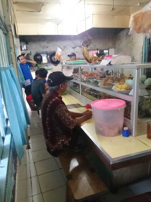 Warung Nasi Samping Masjid Jami Al Hayah 4