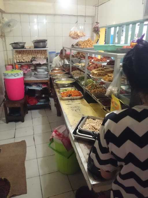 Warung Nasi Samping Masjid Jami Al Hayah 3