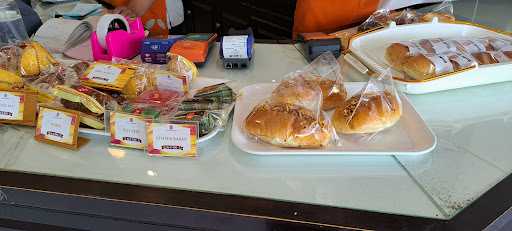 Holland Bakery Banyu Urip 6