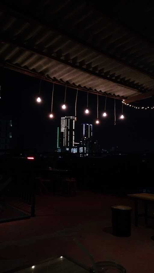 Cafe Rooftop Mibimibi Wonorejo 4