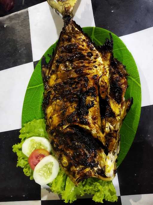 Ikan Bakar Dylan 4