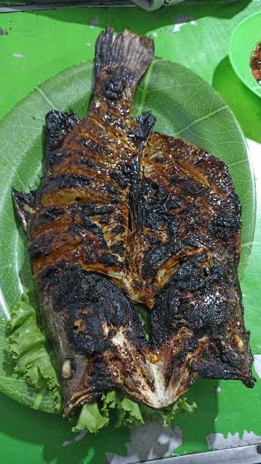 Ikan Bakar Dylan 6