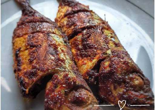 Warung Sonia ( Lesehan Ikan Bakar ) 7