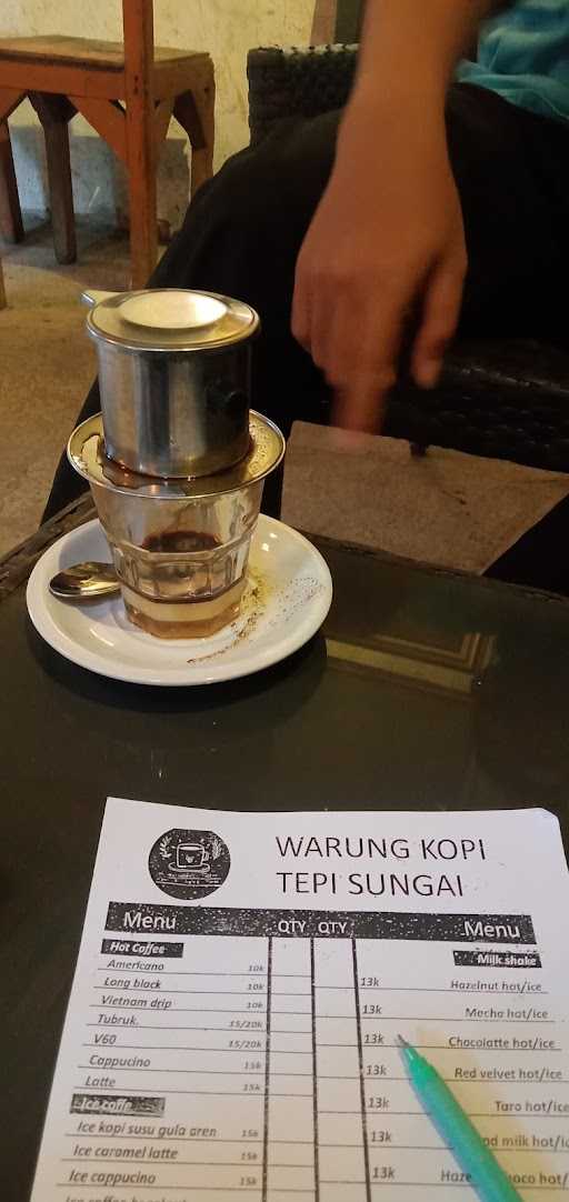 Warung Kopi Tepi Sungai 1