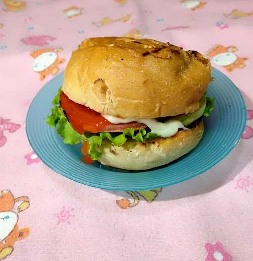 Burger Dan Sosis Bakar Tifanka 3