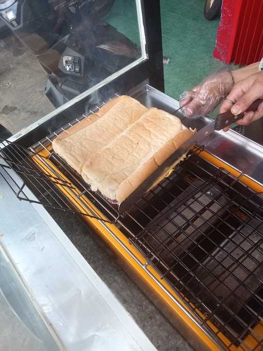 Roti Bakar Full Senyum - Cipayung 1