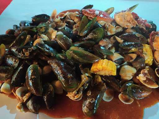 Seafood Kerang Tumpah Bang Djaloe Sawangan 10