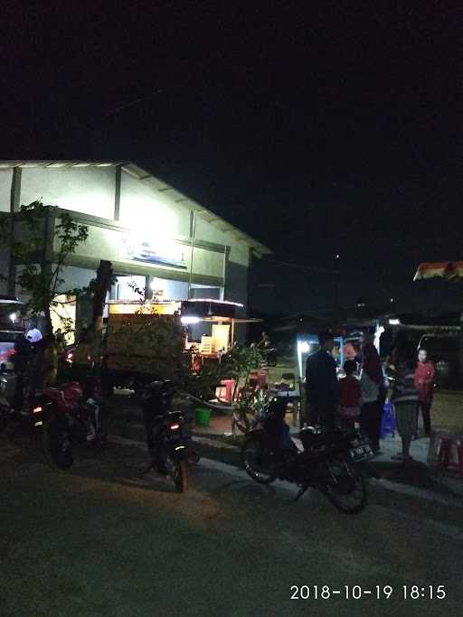 Foodcourt Pondok Raden Patah 7