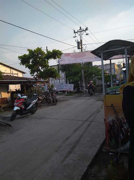 Foodcourt Pondok Raden Patah 3