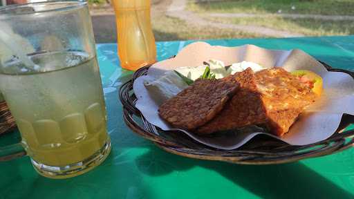 Pondok Makan Ayam Bambu Gleyahan 10