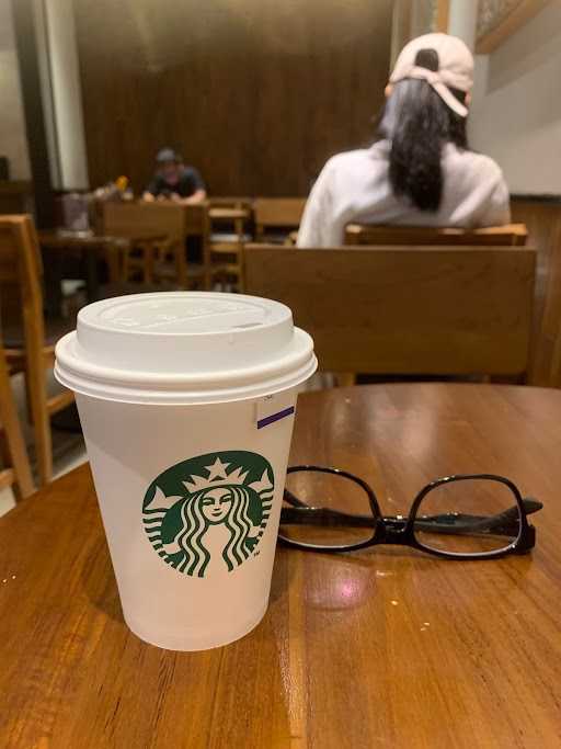 Starbucks - Bandara Juanda T1 7