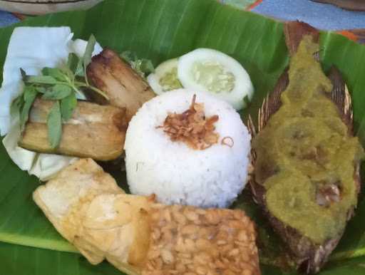 Warung Ayam Bakar Madu Karunia 2