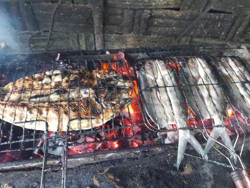 Warung Ikan Bakar Bu Umi 4