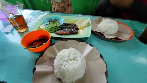 Warung Ikan Bakar Bu Umi 9