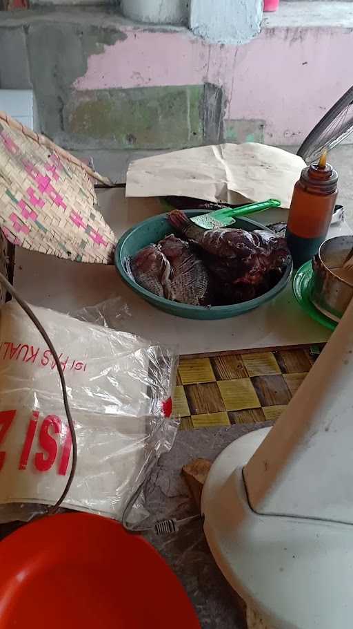 Warung Makan  Ikan Bakar Tasik  4