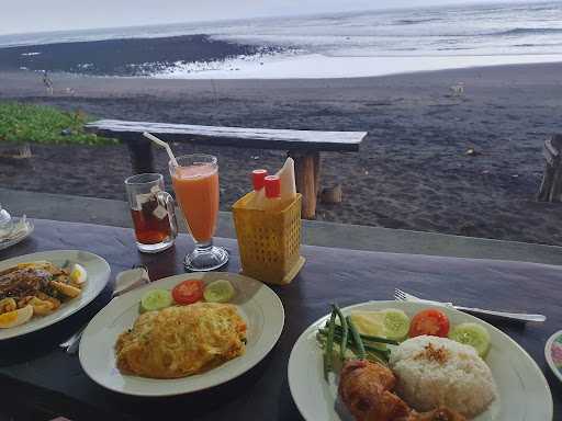 Balian Beach Cafe 9