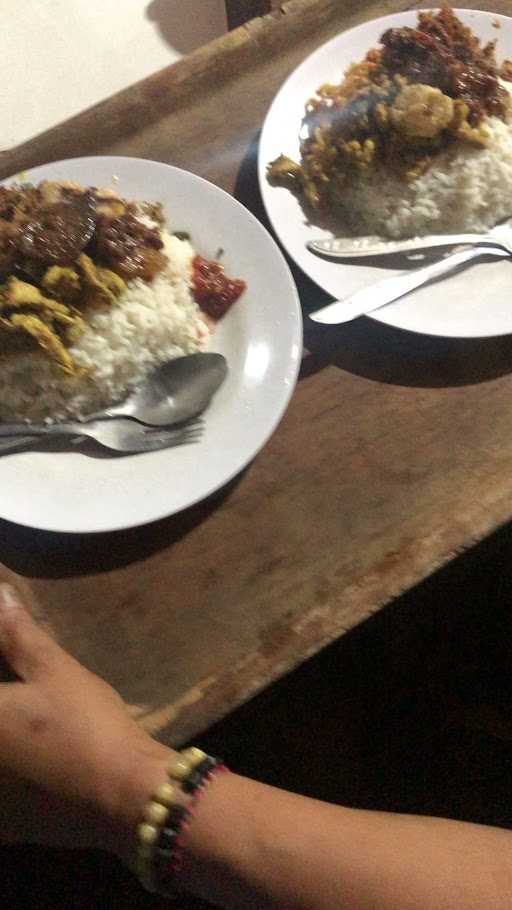 Warung Babi Guling Men Ari 6