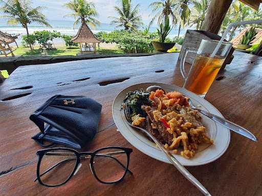 Warung Pantai: Beach Restaurant & Rest Area 8