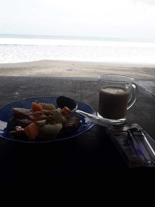 Warung Pantai Pengeragoan 6