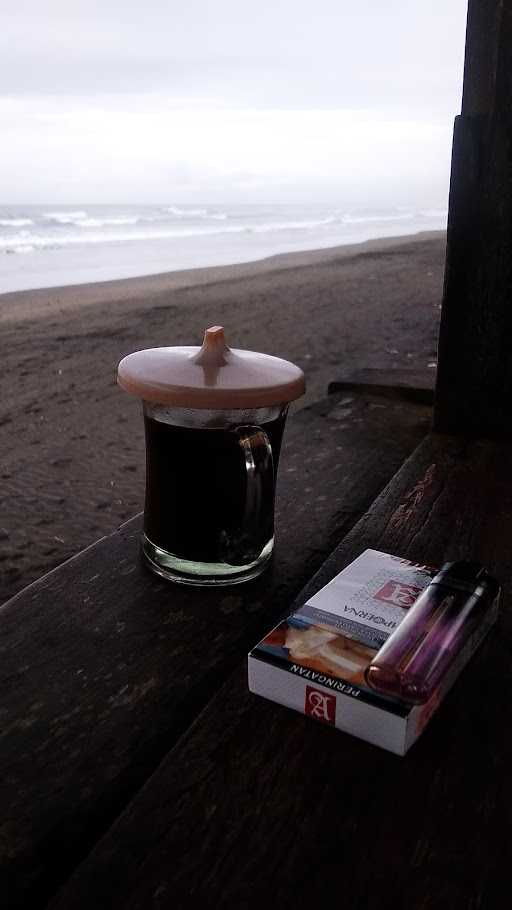 Warung Pantai Pengeragoan 8