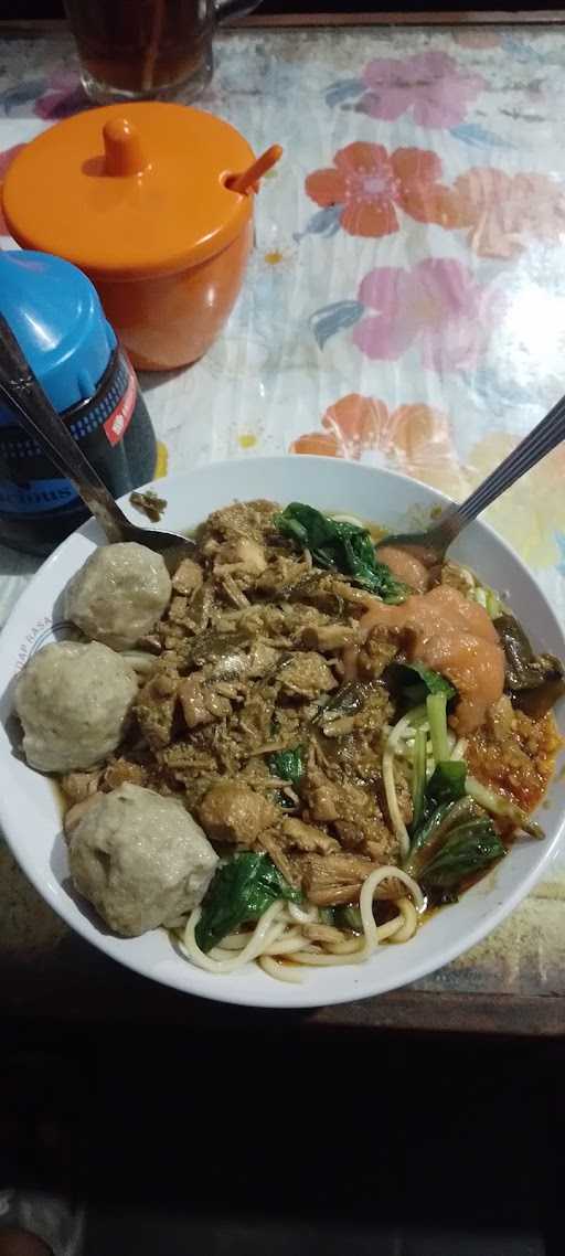 Mie Ayam Bakso Pak Gino Sanggrahan 1