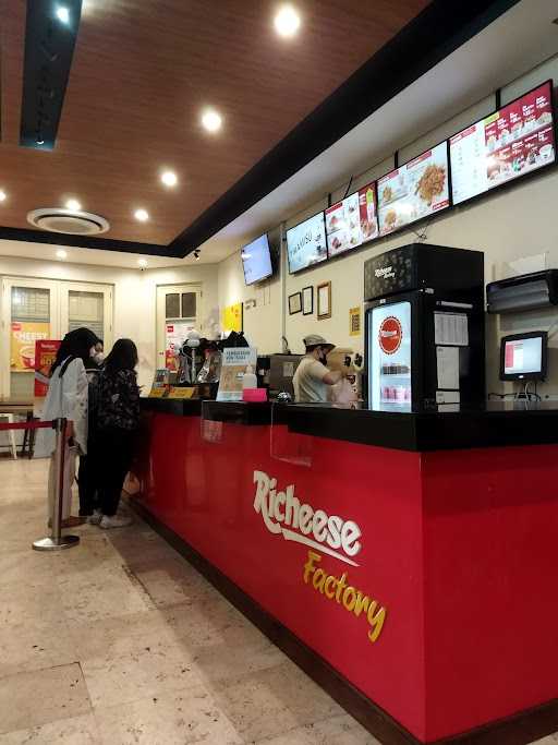 Richeese Factory Sudirman Semarang 1