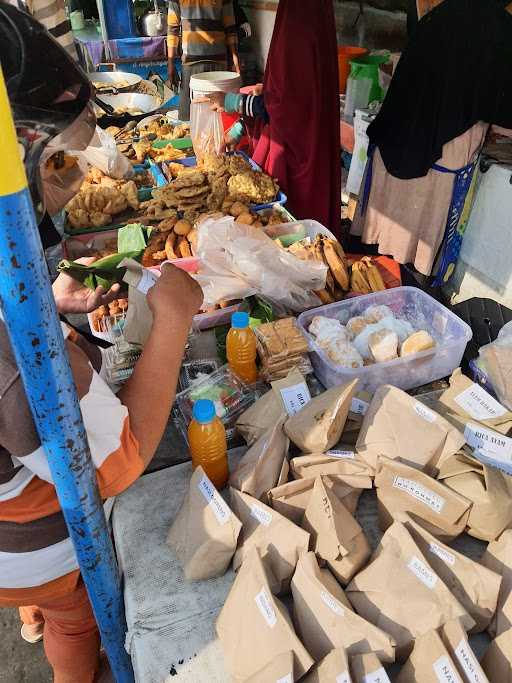 Kedai Mbak Atik (Aneka Snack Jajanan) 3