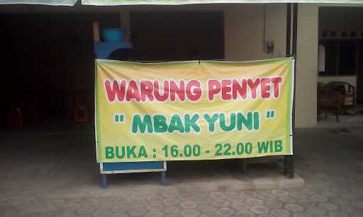 Mbak Yuni Stinger Stall 7