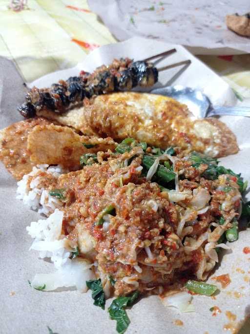 Nasi Pecel Mbok Sador Simpang Lima 8