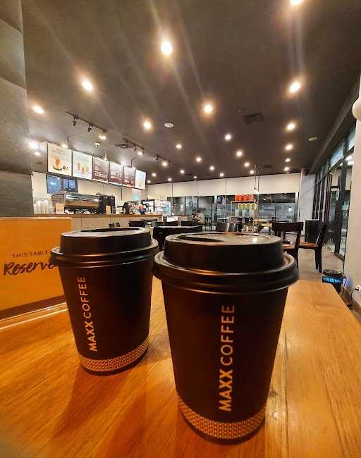 Maxx Coffee Dp Mall 4