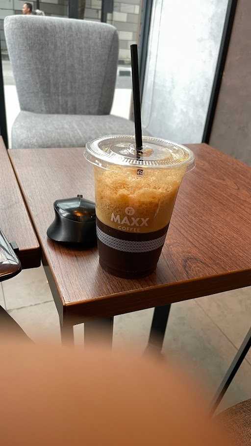 Maxx Coffee Dp Mall 10