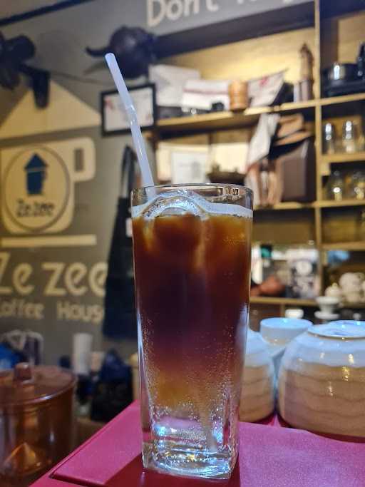 Zezee Coffee House 10