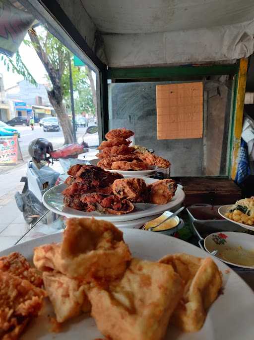 Pondok Makan Denai (Masakan Padang) 1