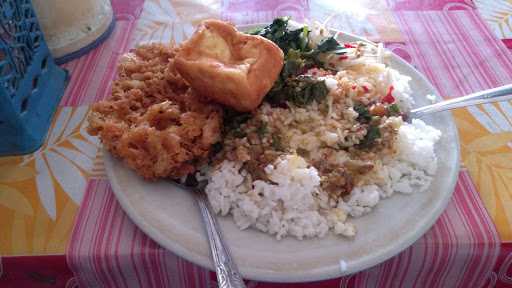 Pondok Makan Denai (Masakan Padang) 8