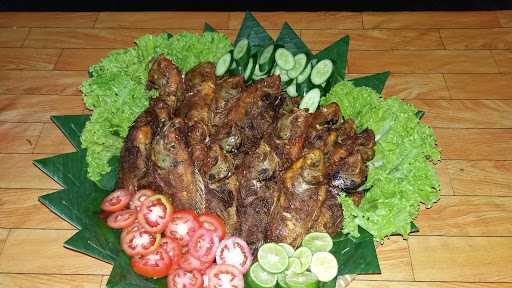 Warung Pojok Spesial Sop & Mangut Belut Bu Harno 10