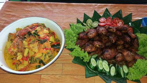 Warung Pojok Spesial Sop & Mangut Belut Bu Harno 8