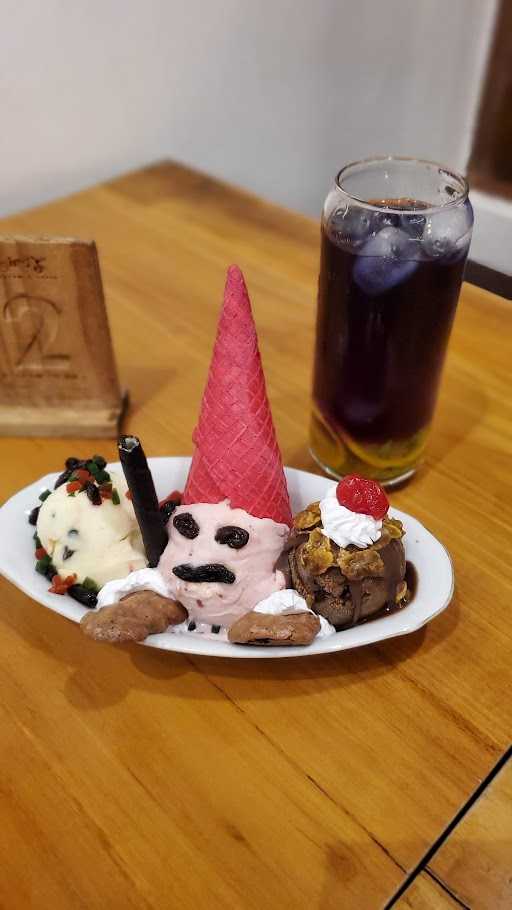 Linds Ice Cream Cafe & Resto 8