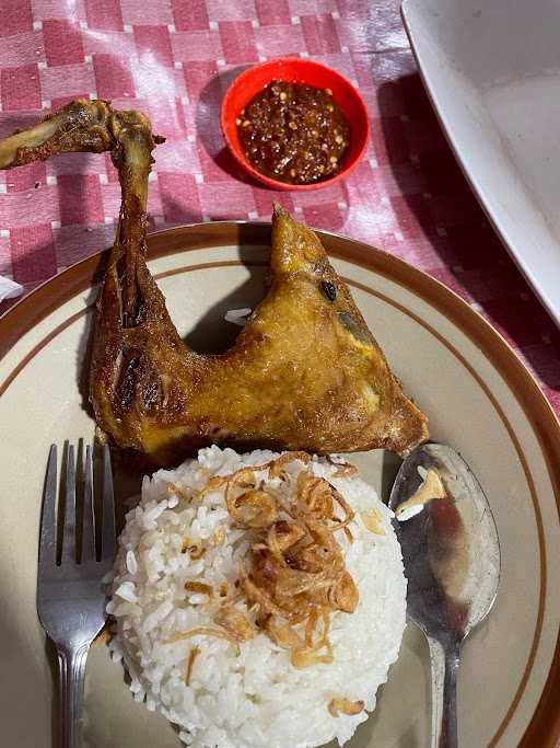 Food Stall Ayam Goreng Mbak Suharti 3
